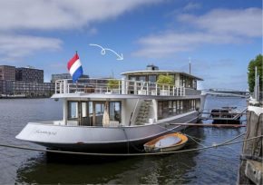 Stunning boat with a view